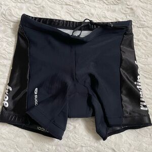 WOMAN’S BIKE SHORTS